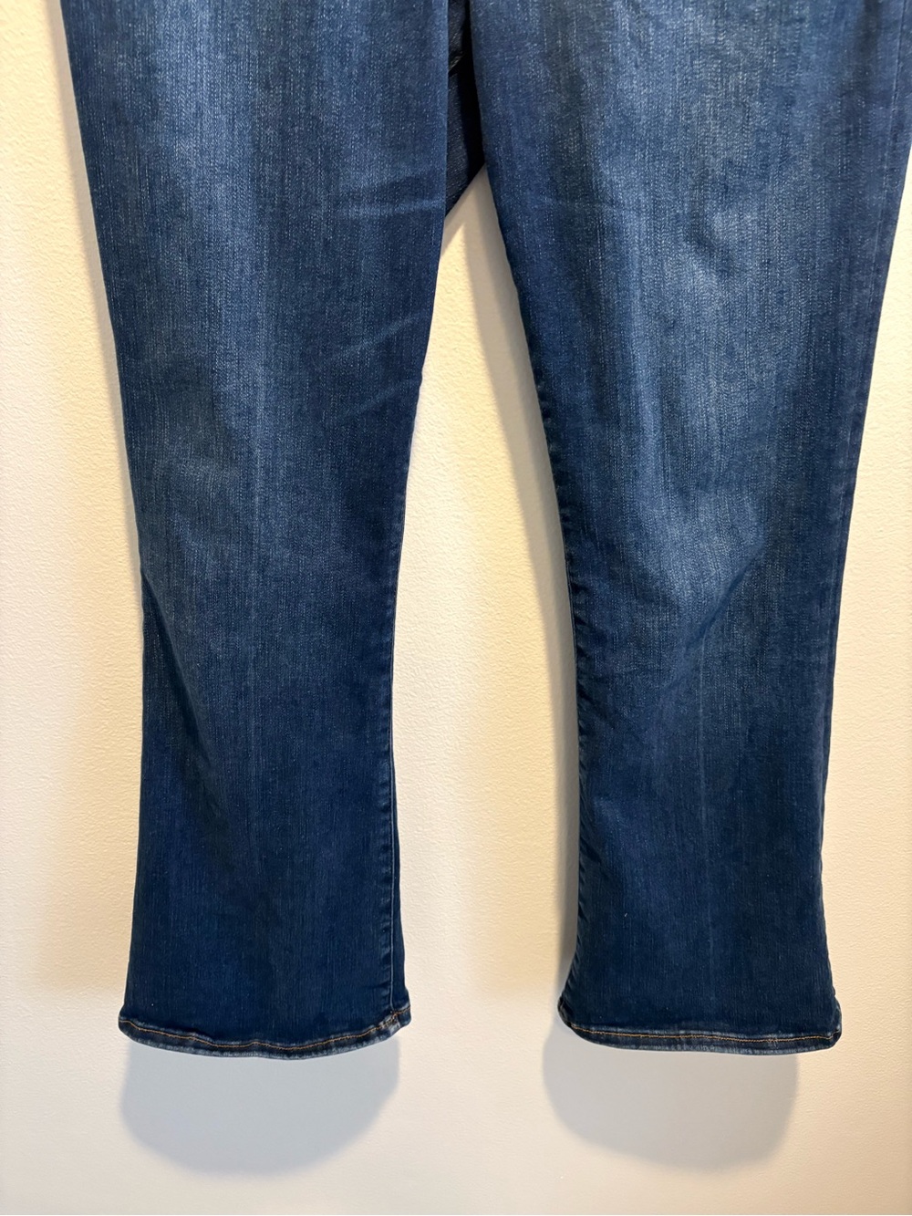 FRAME || Le One Crop Mini Boot Jeans in Prima Wash Multi-Size 2 (30-34) - Picture 4 of 13